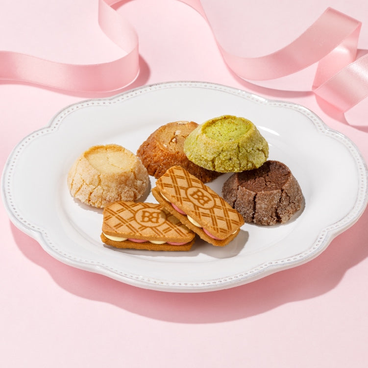 Butter States Assorted Butter Biscuit Gift Box 21pcs 5 types - Savory & Delicious - Japanese Gourmet Souvenir - Close-up Texture
