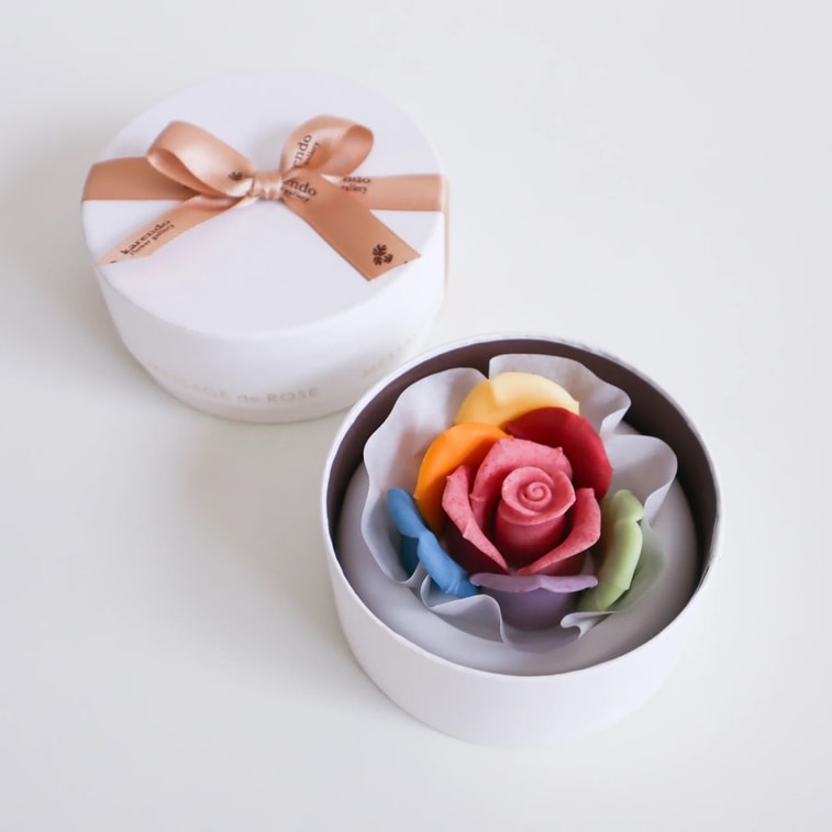 Valentine's Day Limited Rainbow Rose Chocolate Gift Set (Round)