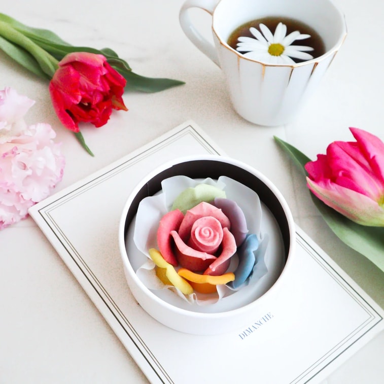 Valentine's Day Limited Rainbow Rose Chocolate Gift Set (Round)