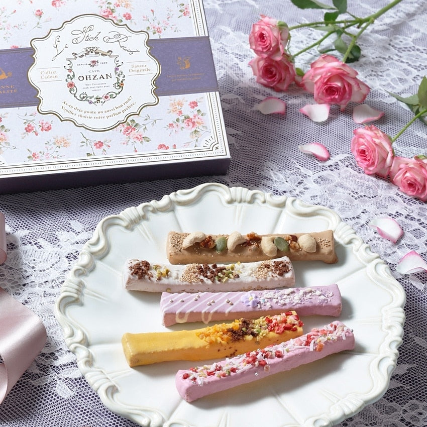 CAFE OHZAN Le Stick Rusk Fleur gift box and decorated rusk sticks